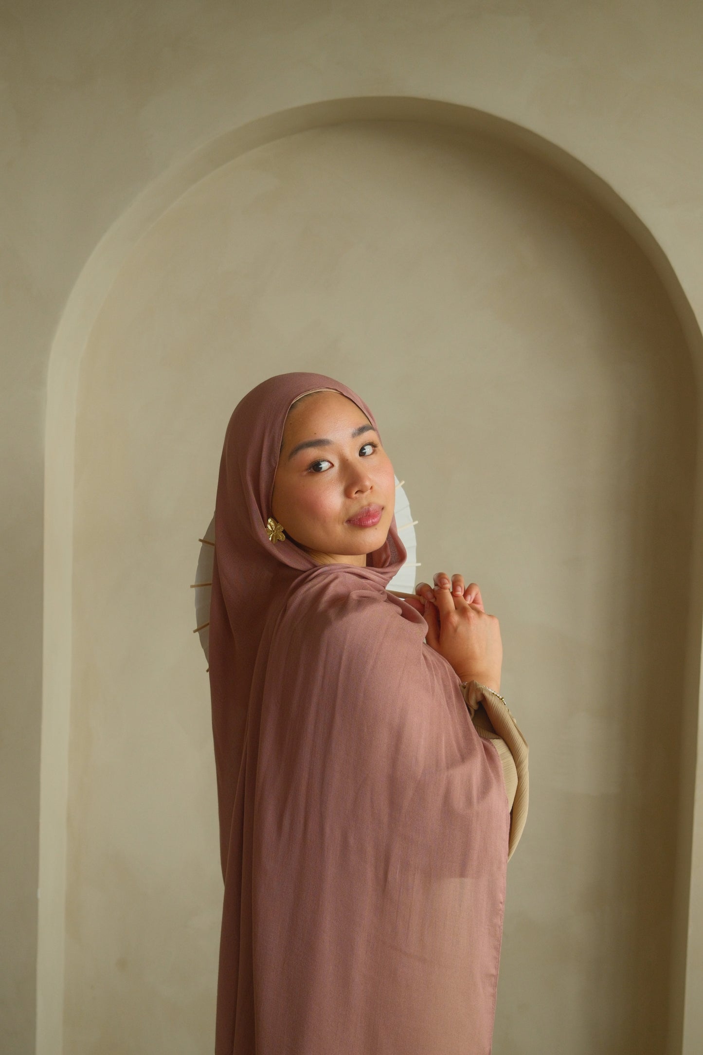 Women wearing modal hijab from malika the collection in the color dusty pink